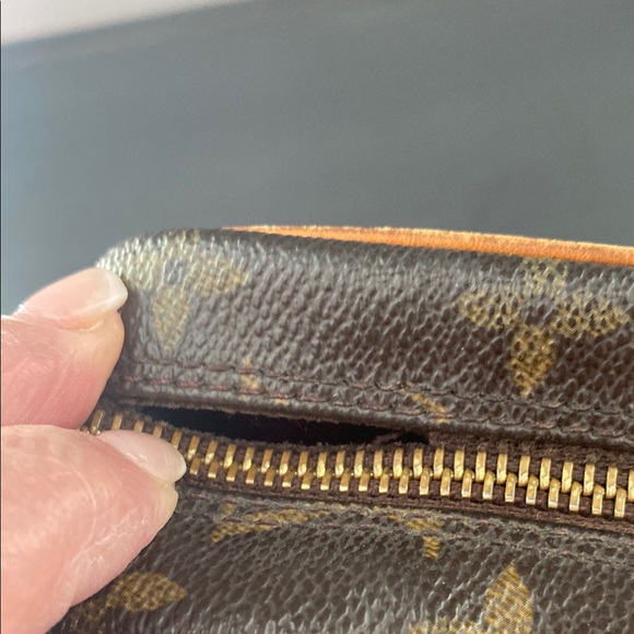 Louis Vuitton Amazon Crossbody Classic Monogram with Dust Bag - Picture 9 of 13